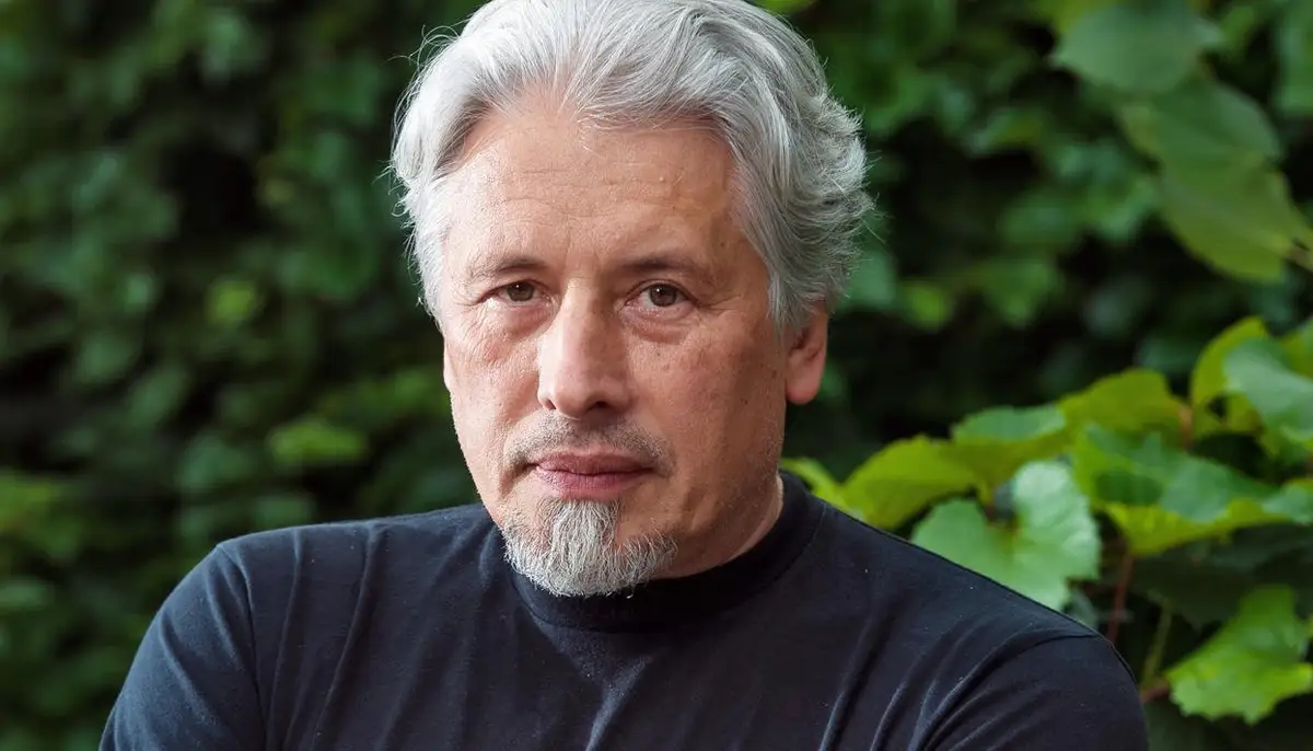 «Путин говорит, что поднял Россию с колен, но в действительности он её разрушил»: Владимир Сорокин