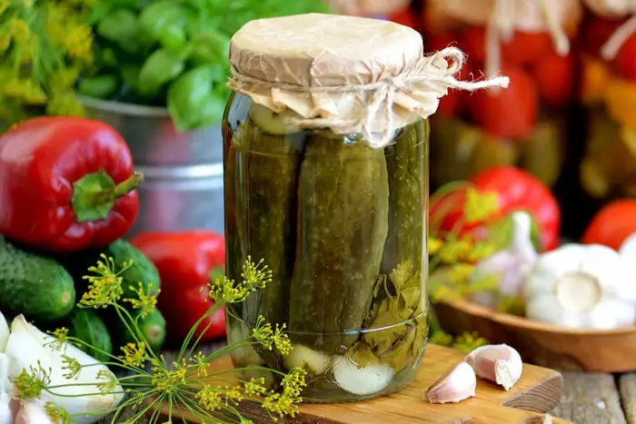 Хрустят и пахнут: что нам продают под видом маринованных огурцов?