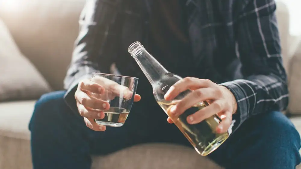 VM sākusi vērtēt alkohola ierobežojumu ietekmi uz sabiedrības veselību un patēriņu