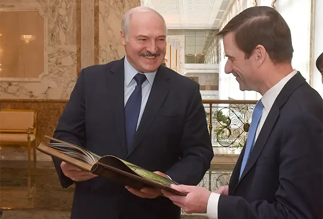 Лукашенко вернёт посла США в Минск, чтобы найти противовес против поглощения Путиным: эксперт