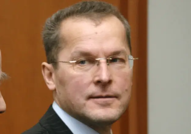 Экс-главу СГД не удается выселить из служебного дома в Юрмале: так он часть его ещё и сдаёт!