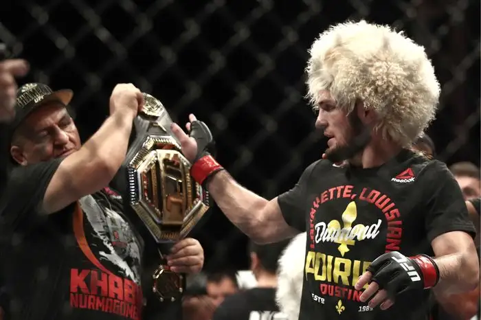 Нурмагомедов защитил титул чемпиона UFC в бою с Пуарье (видео)