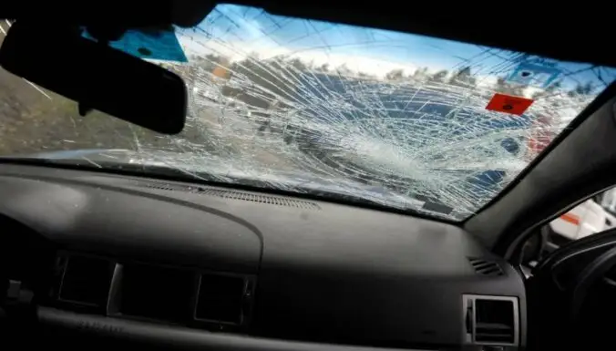 Тяжелейшая авария под Салдусом: двое погибли и двое пострадали