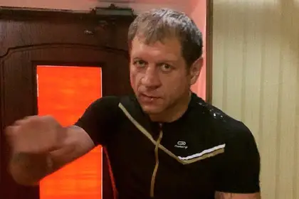 Александр Емельяненко подрался с соперником до боя