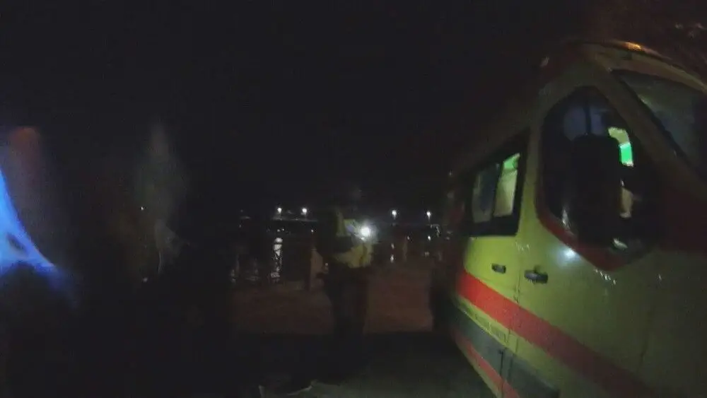Полицейские спасли спрыгнувшего в Даугаву парня (ВИДЕО)