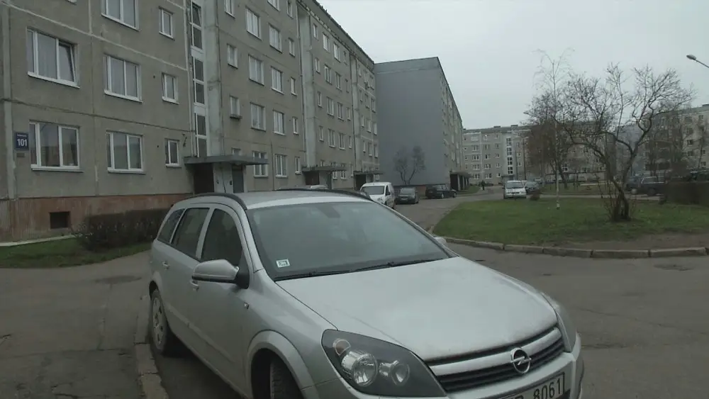 В Пурвциемсе ночью исцарапали 13 машин