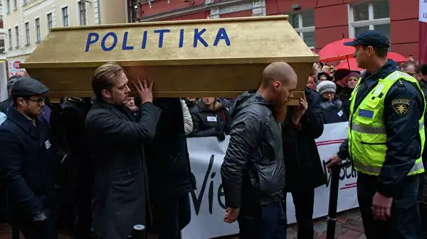 Исследователь: политикам в Латвии не хватает умных помощников