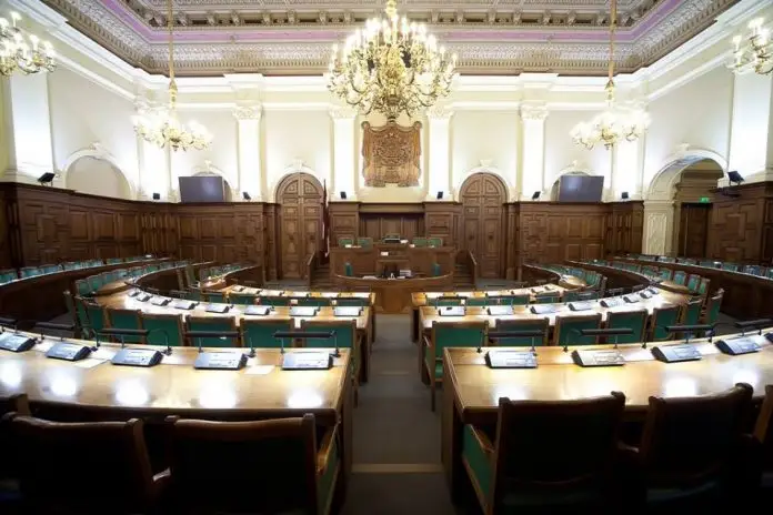 Testē kontaktpersonas Saeimā ar Covid-19 saslimušajam darbiniekam