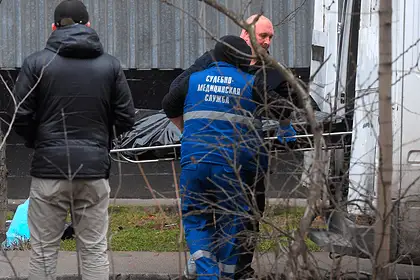 Женщина с двумя детьми выпала из окна в Москве