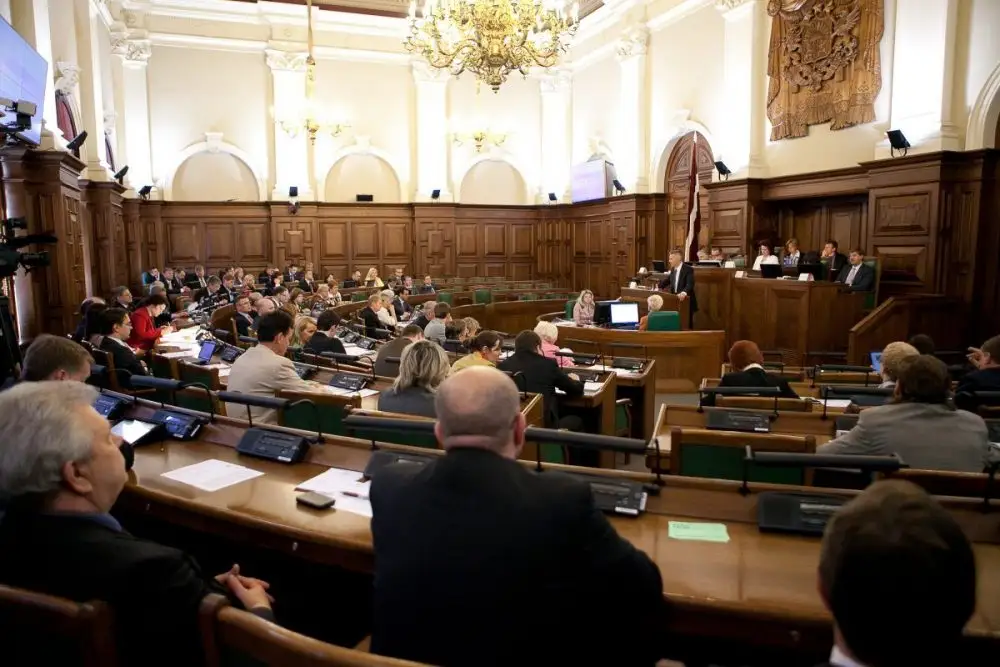 Opozīcija: Koalīcija ignorē tos pašnodarbinātos, kuri «izkrituši cauri atbalsta sietam»