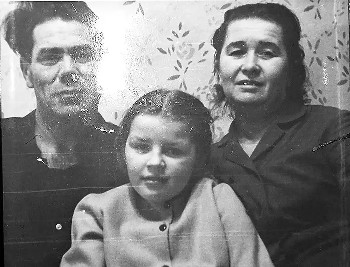 У роддома в Даугавпилсе нашли девочку-подкидыша: она выросла и ищет родных.