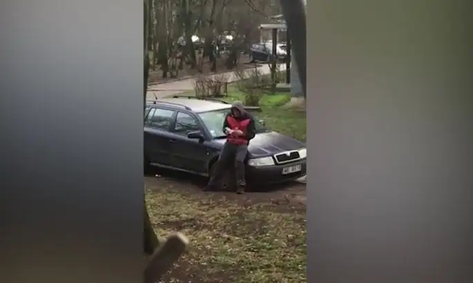 В Кенгарагсе очевидцы поймали мужчину, порезавшего шины у автомобиля. Но его не посадят