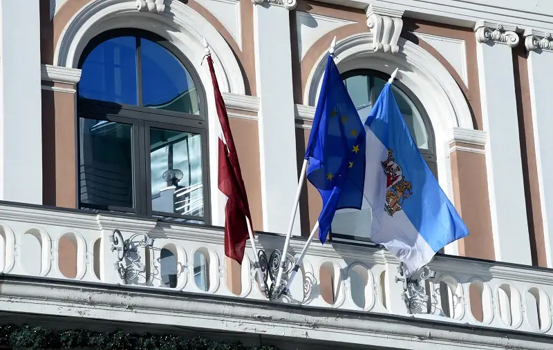 Rīgas dome apsver visus padomju armijas pieminekļa nojaukšanas variantus, arī spridzināšanu