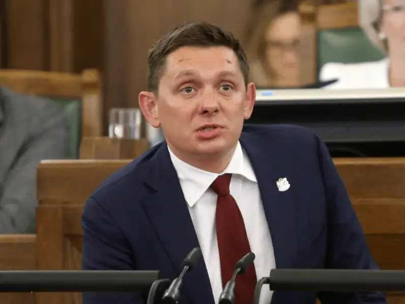 Самоизоляция с 17 марта? Что тогда Кайминьш делал в магазине 20 марта, да еще и без маски? Шок