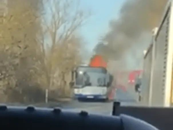 Sestdien Rīgā aizdedzies «Rīgas satiksmes» pasažieru autobuss