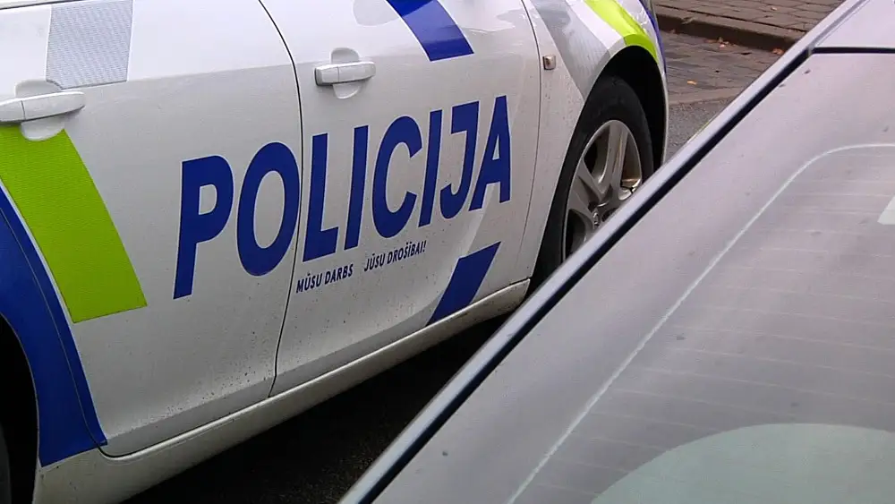 Rīgas pašvaldības policija no ģimenes izņēmusi divus novārtā atstātus bērnus