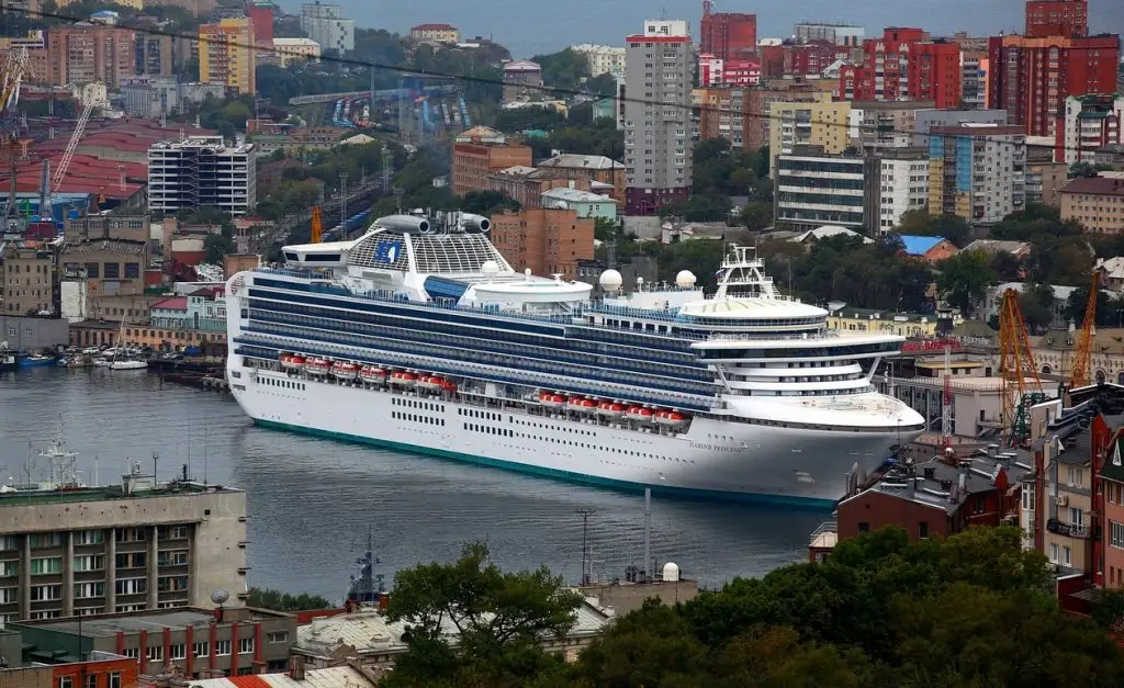 Пассажиры изолированного лайнера Diamond Princess подали знак о нехватке лекарств (ФОТО)