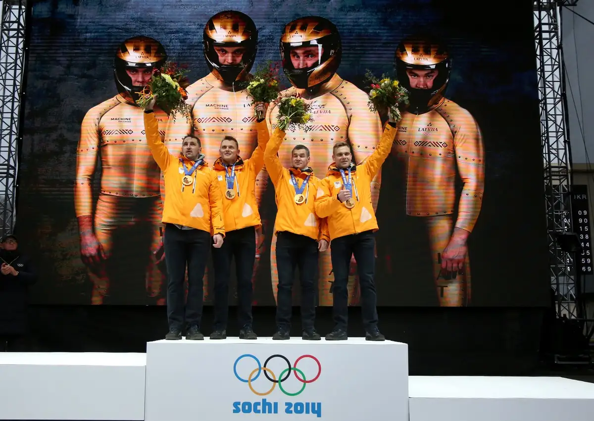 Melbārža divnieku un četrinieku ekipāžas Siguldā apbalvotas ar Soču Olimpiādes bronzas un zelta godalgām. VIDEO