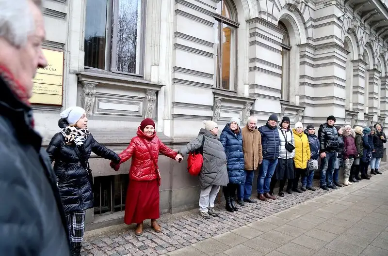 Savākti vismaz 26 500 paraksti par petīciju, pieprasot izdot Misāni Latvijai