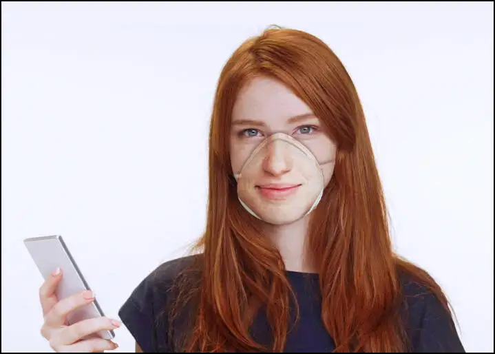 Красиво, актуально и не мешает распознанию face ID: дизайнер изобрела оригинальные защитные маски
