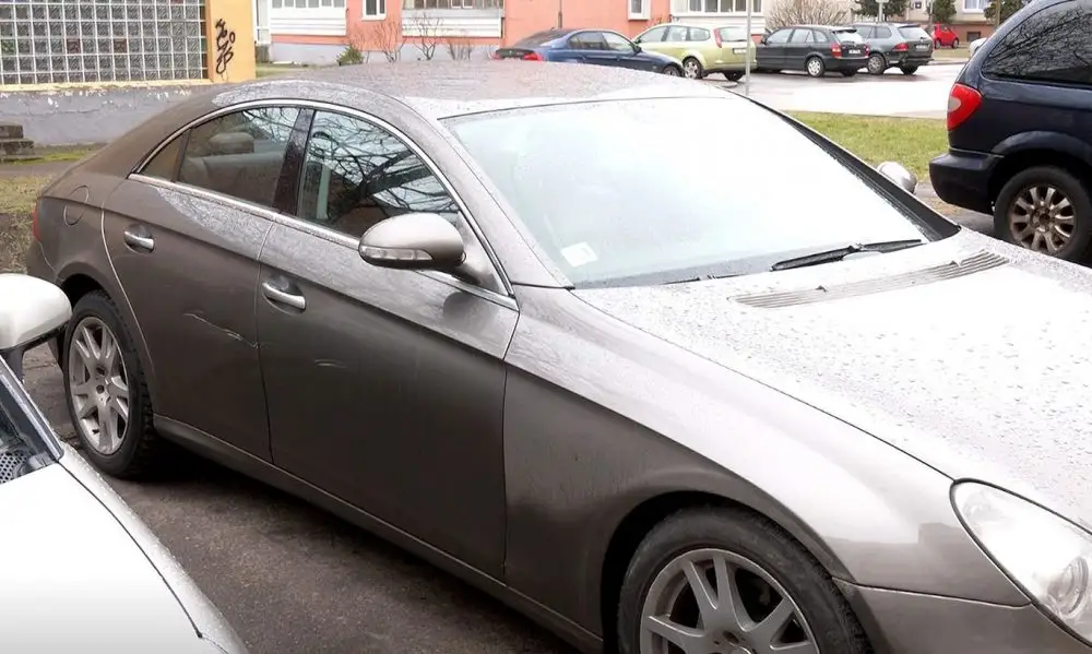 В Риге пьяный автомеханик угнал машину клиента и совершил ДТП (ВИДЕО)