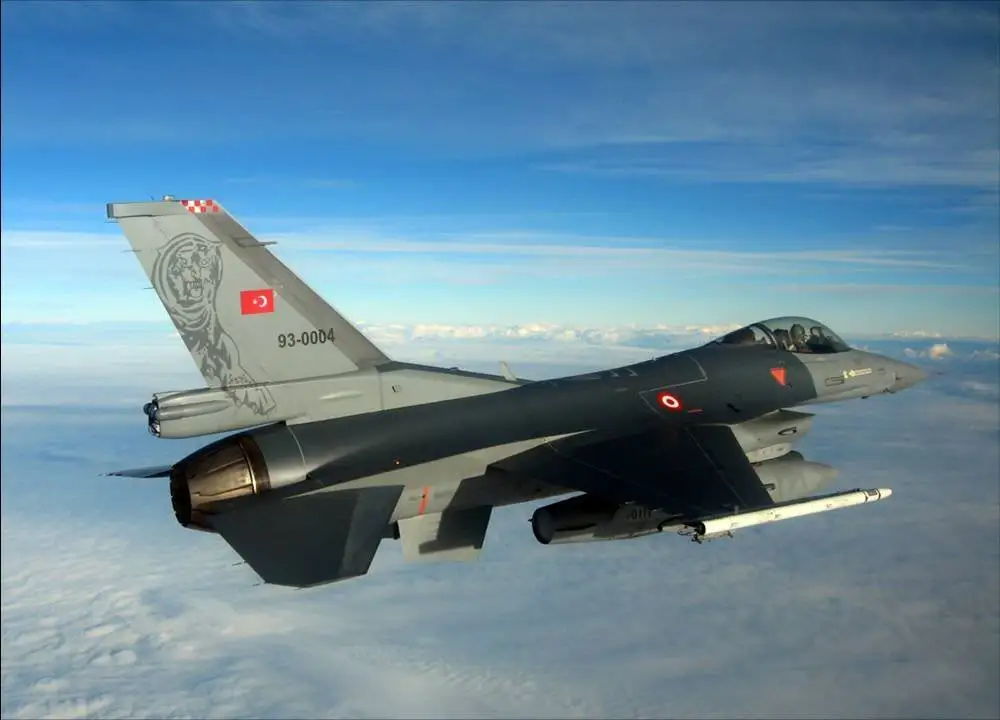 Турецкий F-16 сбил беспилотник над Чёрным морем: видимо, тот охотился за российским танкером