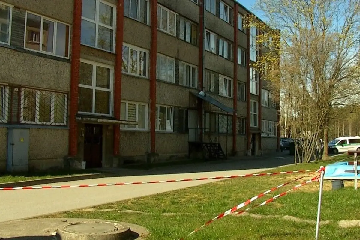 В Улброке из закрытого на карантин дома сбежали две дамы: отправились развлекаться