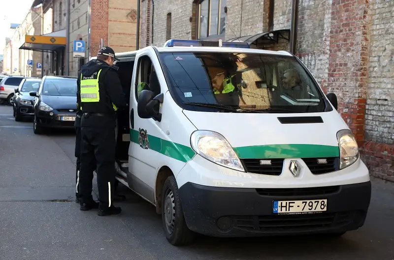 Policija diennaktī sākusi 17 lietvedības par ārkārtējās situācijas ierobežojumu neievērošanu