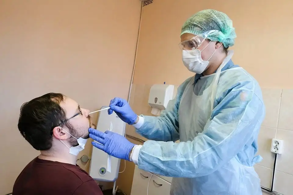 Aizvadītajā diennaktī atklāti četri Covid-19 inficēšanās gadījumi, vēl 28 personas izveseļojušās