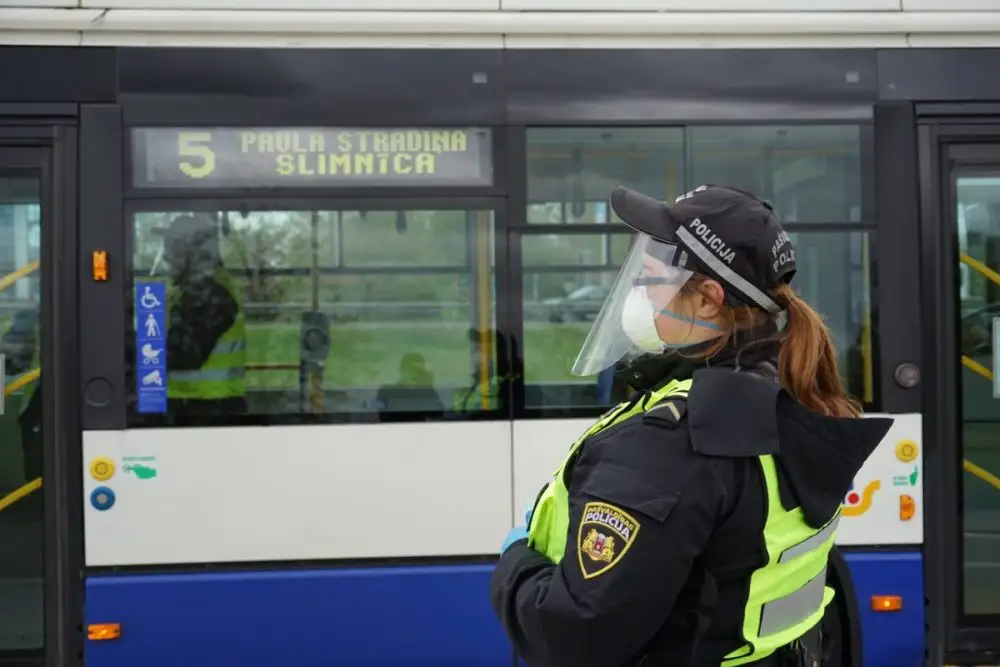 «Saskaņa» rosina Rīgas pašvaldībai iepirkt un katram rīdziniekam bez maksas izdalīt divas sejas aizsargmaskas