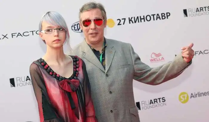Дочь Михаила Ефремова пожелала сменить пол и жениться на подруге