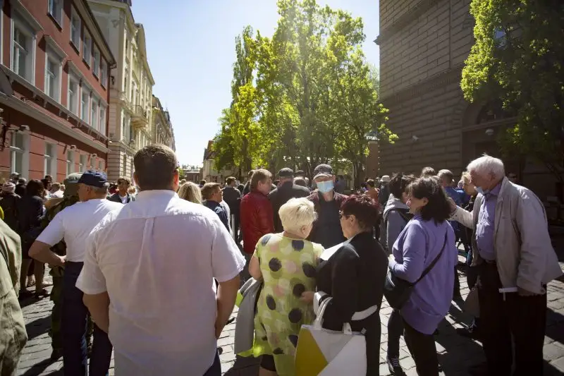 Policija sākusi sešas administratīvā pārkāpuma lietvedības pret piketu pie Saeimas organizatoriem