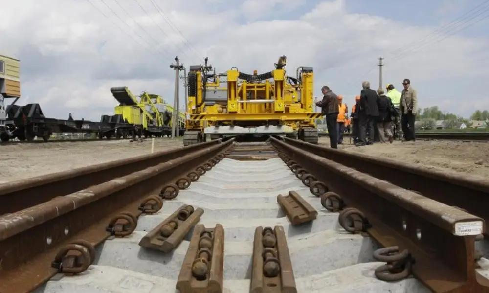 «Rail Baltica» projektam piesaista nepilnu piecu miljonu eiro militārās mobilitātes finansējumu
