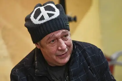 «Бары, пабы, закрыты, а я не домашний алкоголик». Михаил Ефремов заявил о невозможности пить как раньше