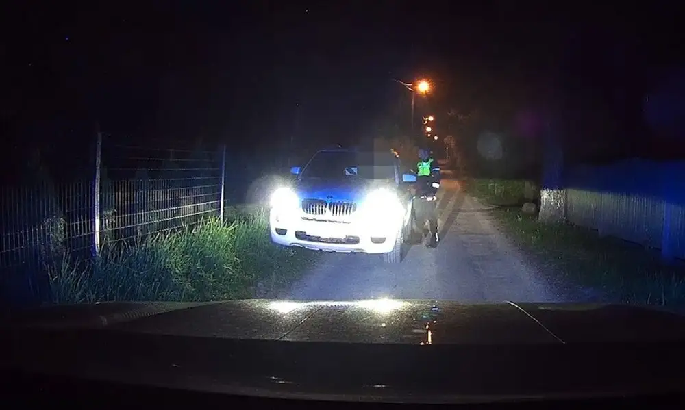 По встречной на белом BMW: подросток катался ночью на родительском авто (ВИДЕО)