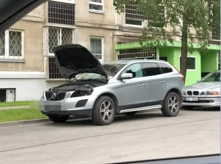 За одну ночь авто осталось без фар и бокового стекла: «работа» автоворов стала просто эпидемией