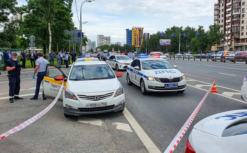 Перестрелка полицейских с таксистом на Ленинском проспекте в Москве (видео)