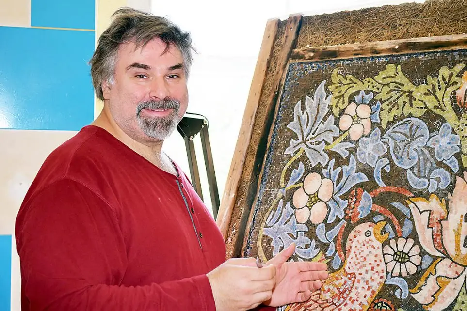 В Латвии открылась уникальная выставка картин из мозаики