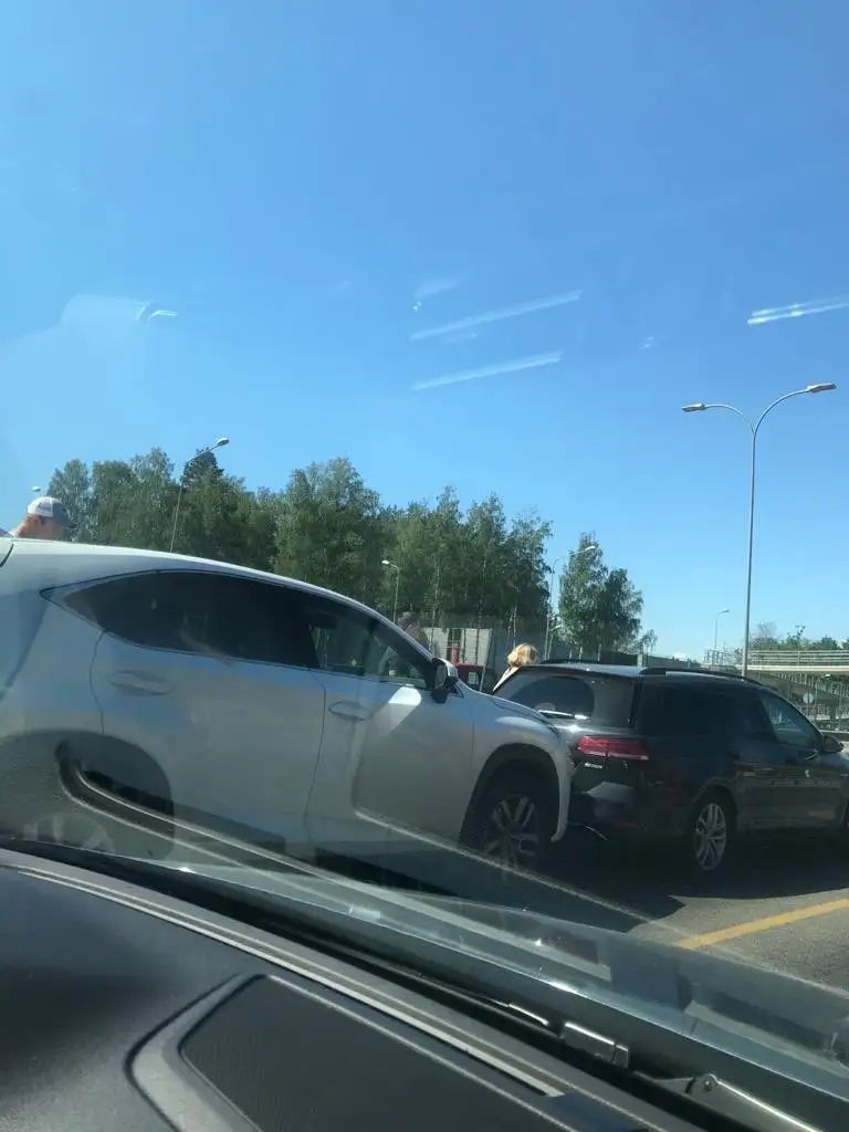 Uz Jūrmalas šosejas notikusi neliela trīs automašīnu sadursme