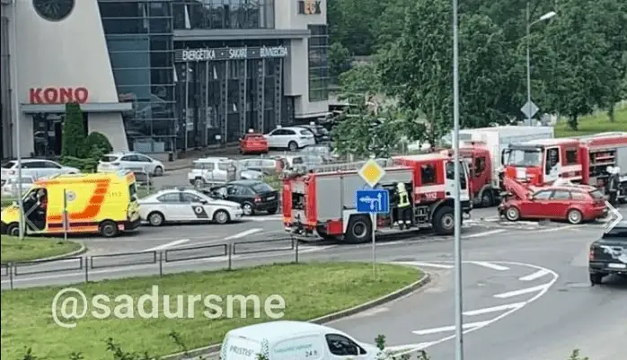 Тяжелое ДТП на Пиедруяс: на месте работает полиция, медики и спасатели