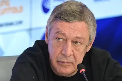 «Вывезли из колонии еще в 6 утра»: Михаила Ефремова освободили