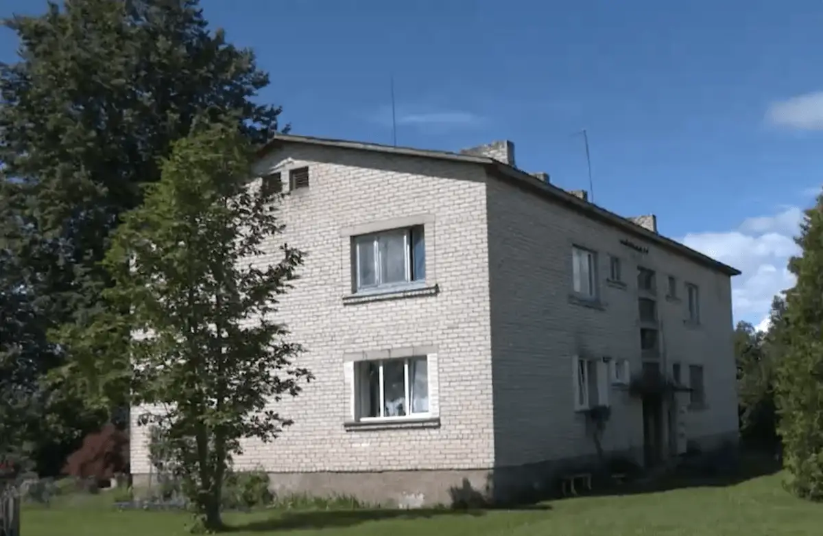Он просто сошел с ума: в Лиепупе мужчина устроил стрельбу во дворе многоквартирного дома