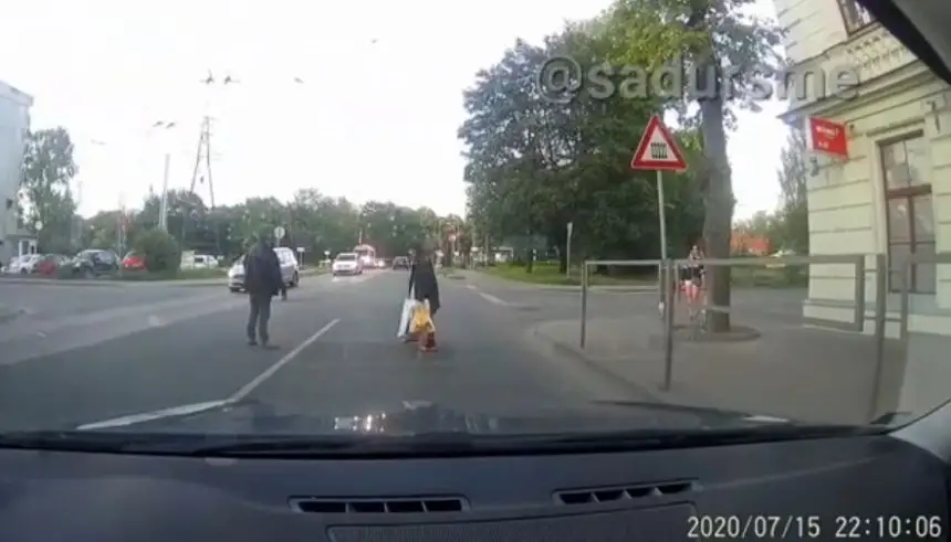 «Народ, вы там вообще уже!?» У водителя не нашлось цензурных слов после встречи на Саркандаугаве