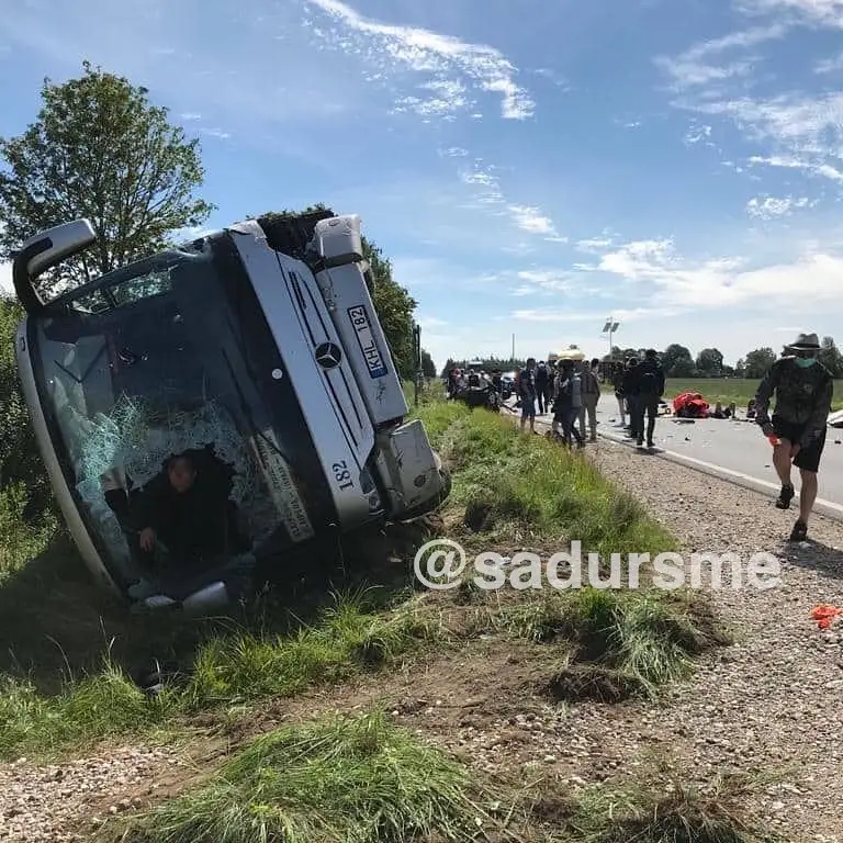 Daļai no pēdējo dienu traģiskajām avārijām iemesls ir distances neievērošana un ātruma pārsniegšana