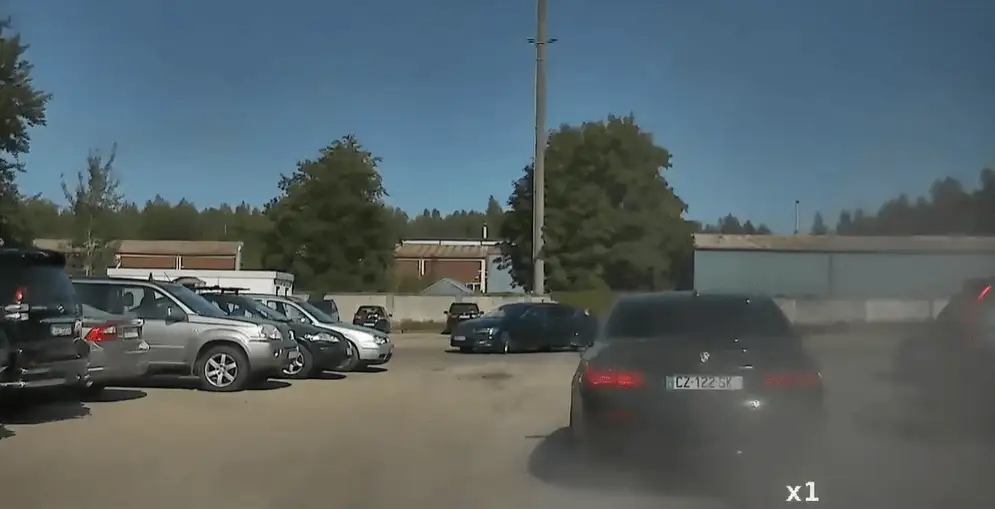 Pēc spraigas pakaļdzīšanās uz Jelgavas šosejas aiztur 17 gadus vecu autovadītāju