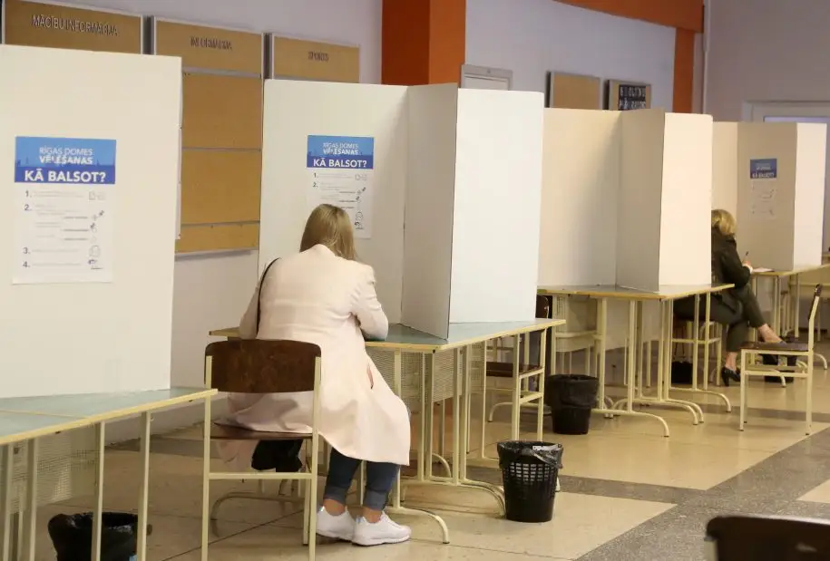Rīgas domes vēlēšanās rekordzema aktivitāte — nobalsojuši 40,58% vēlētāju