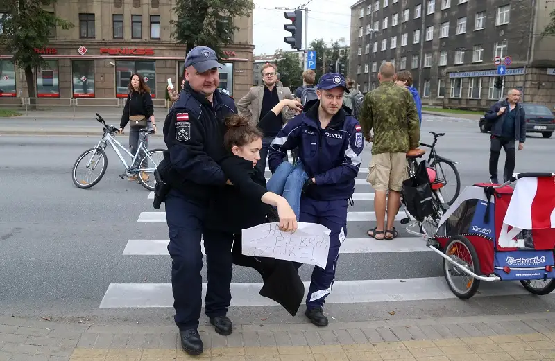 Защитникам деревьев в Риге грозит крупный штраф: начаты три административных процесса