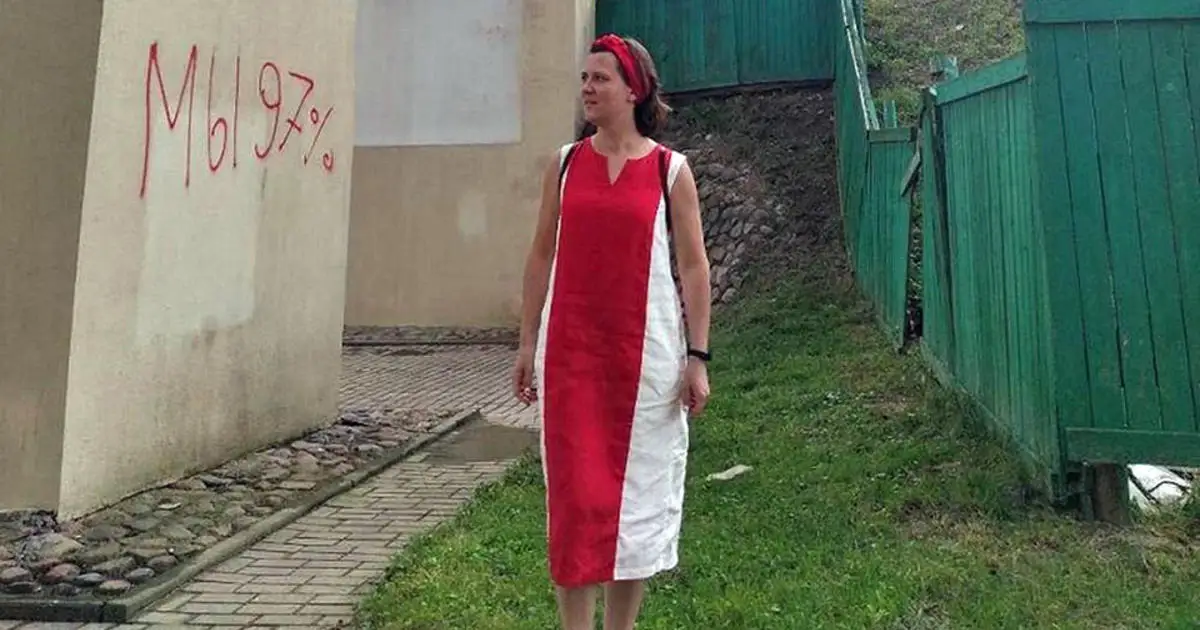 Белоруску будут судить за бело-красно-белое платье
