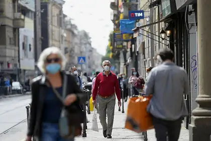 Latvijas iedzīvotāju vidū mazinās satraukums par Covid-19 radīto situāciju
