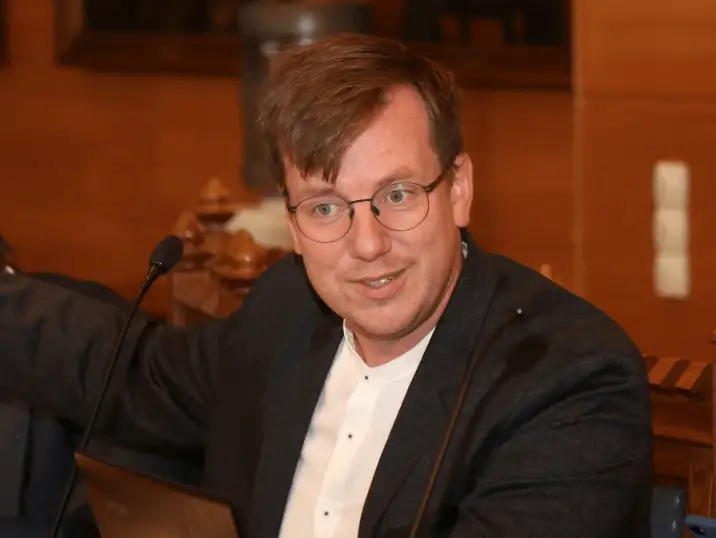 Наверное, в Риге слишком мало столбиков? Коссович показал рейтинг, наводящий на размышления